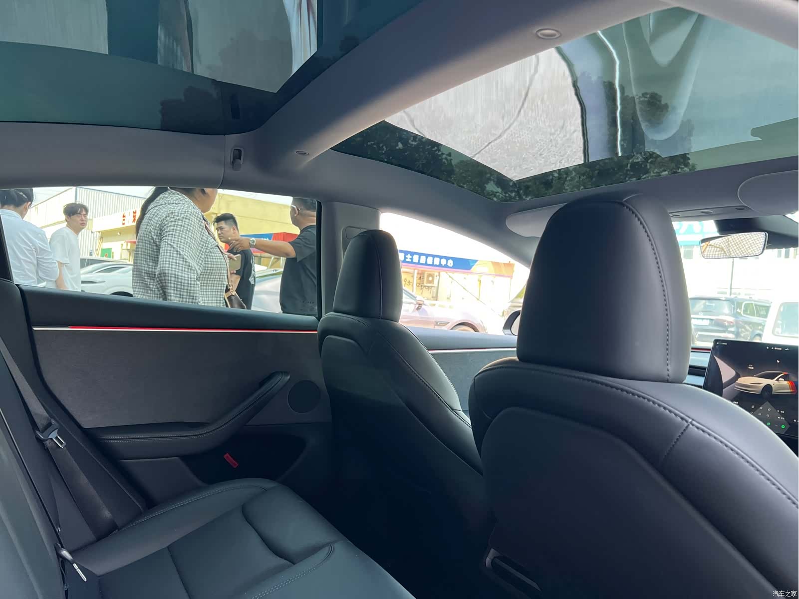 Tesla Model 3, 2024 12