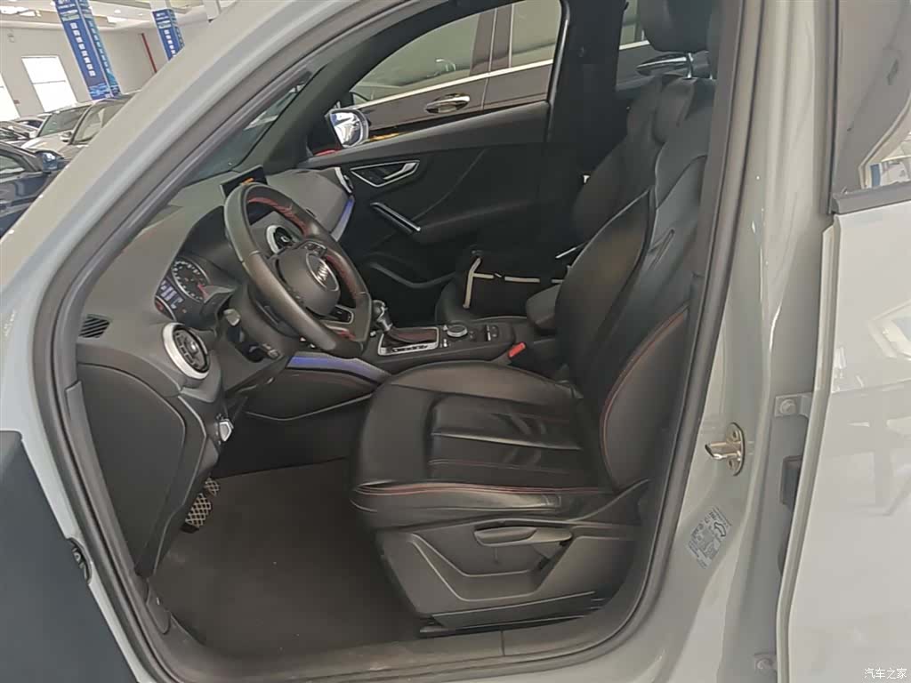 Audi Q2L, 2023 15