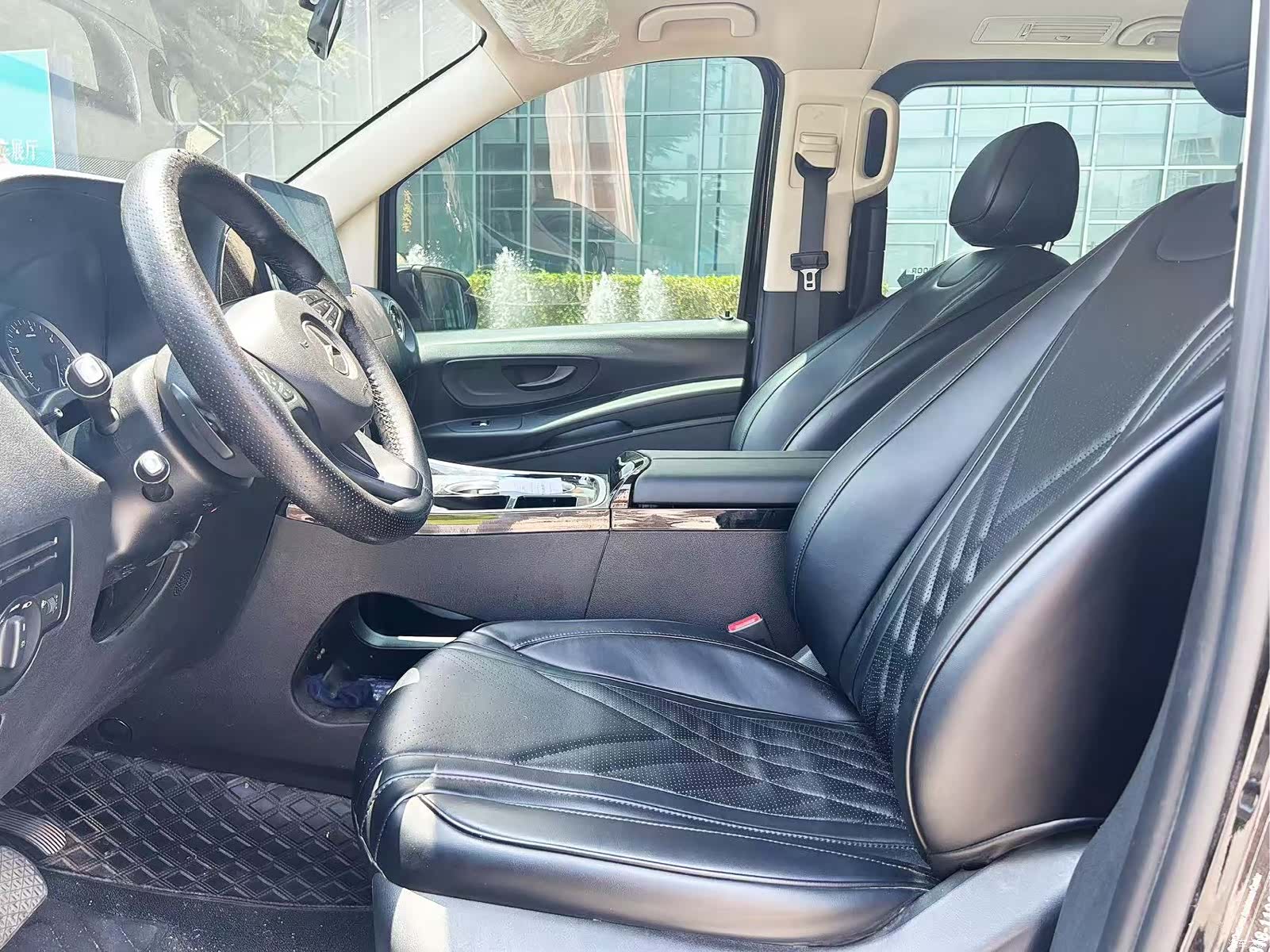 Mercedes-Benz 7, 2023 11