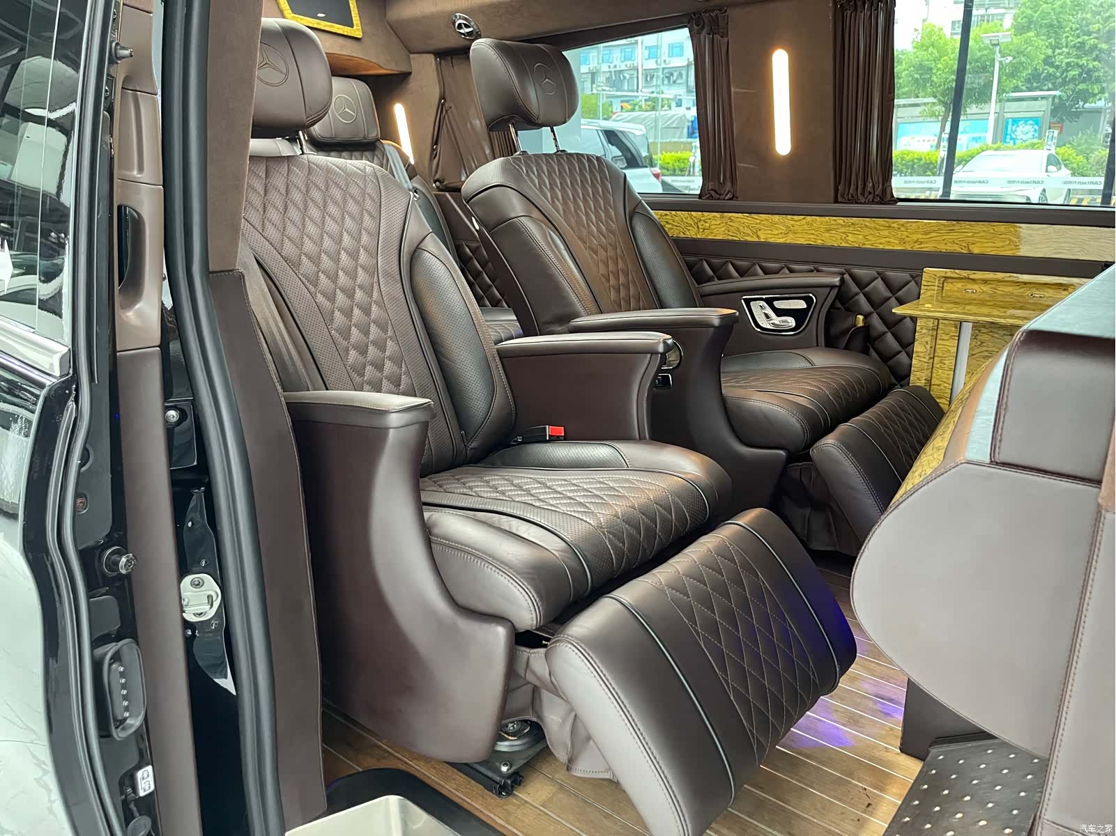 Mercedes-Benz 7, 2019 10