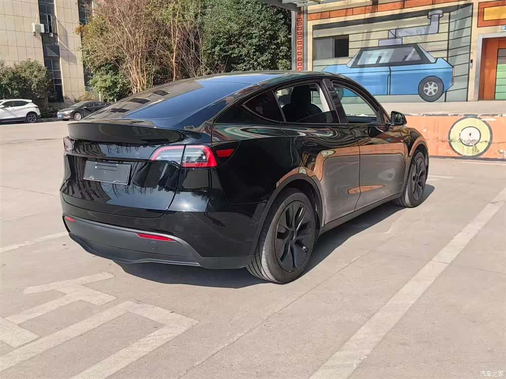 Tesla Model Y, 2024 18