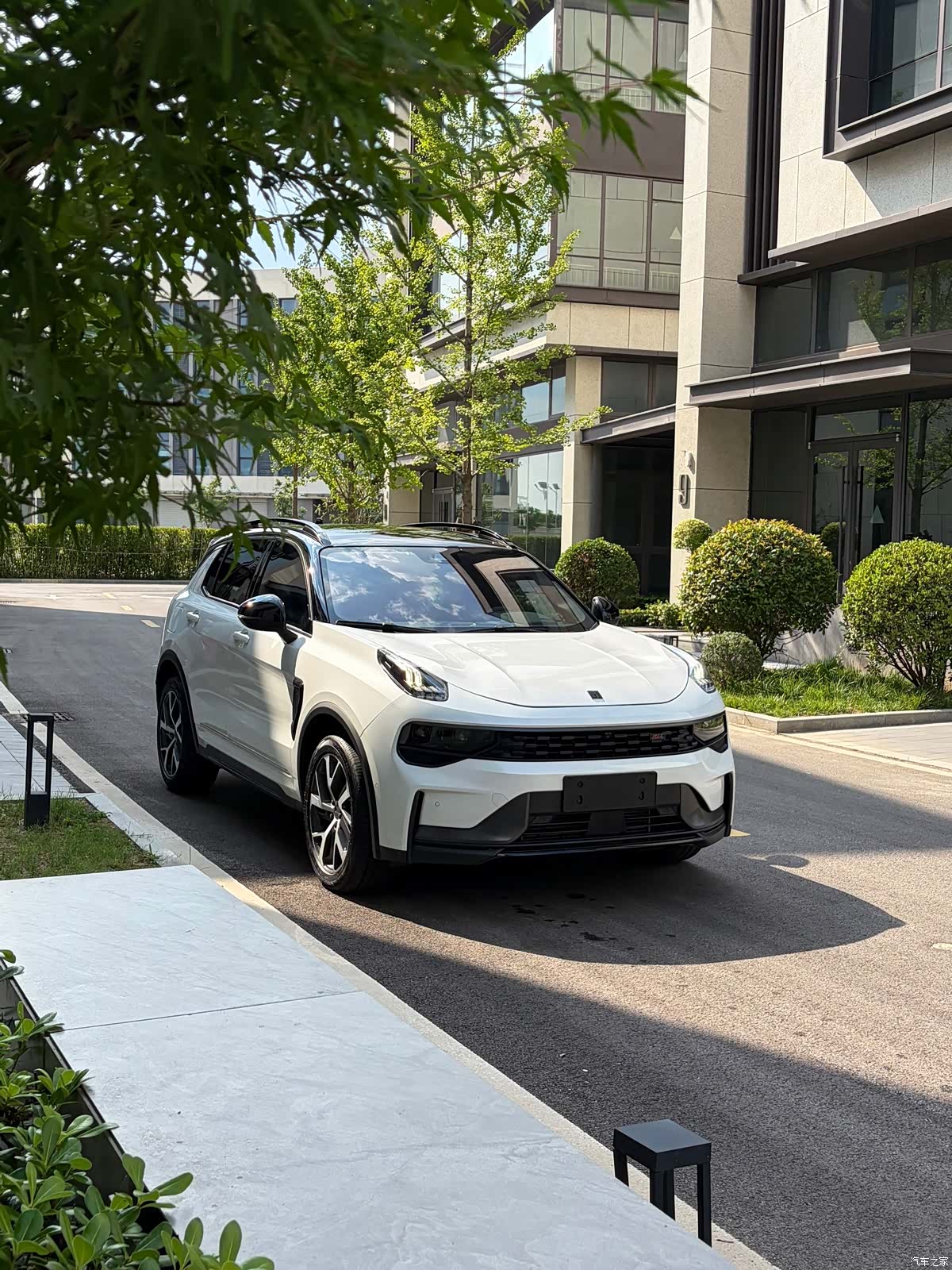 Lynk & Co 01