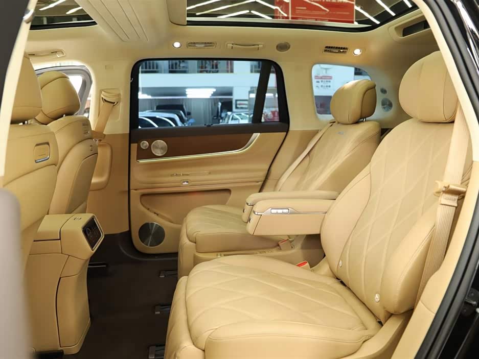 AITO Ask the world M9