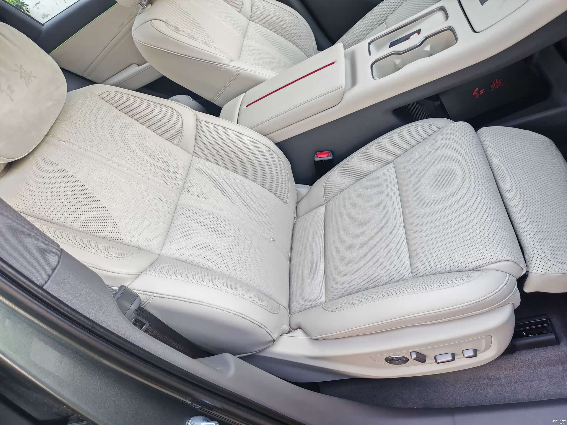 Hongqi HS6, 2026 13
