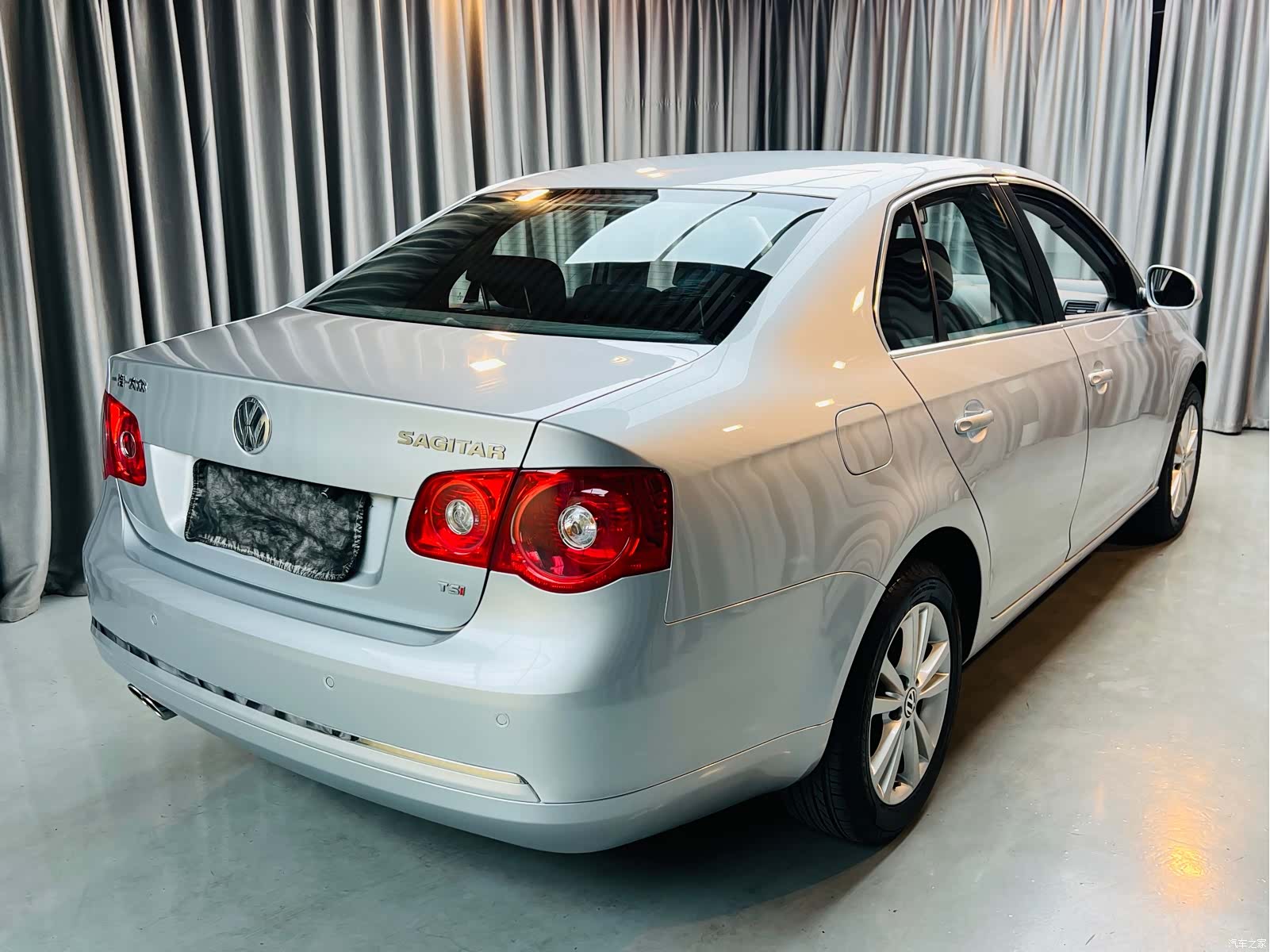 Volkswagen Sagitar, 2011 4