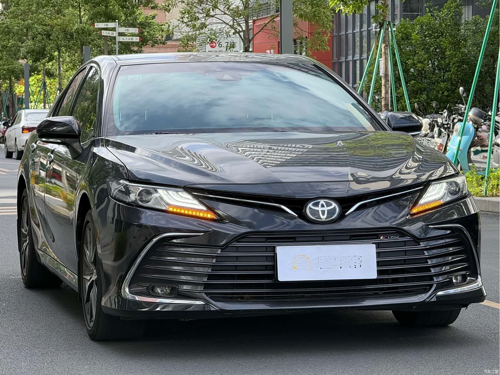 Toyota Camry, 2021 3