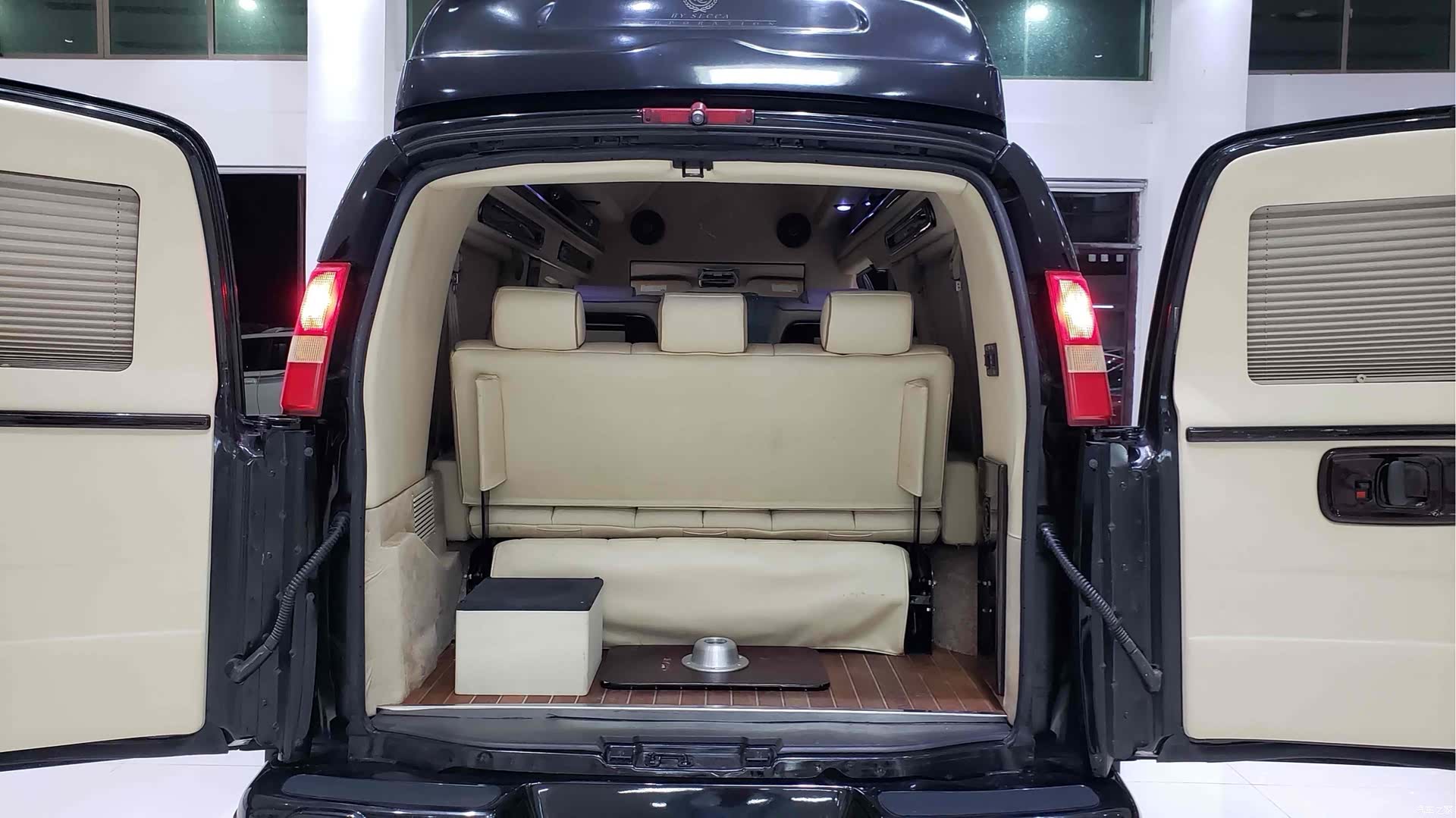 GMC SAVANA, 2017 10