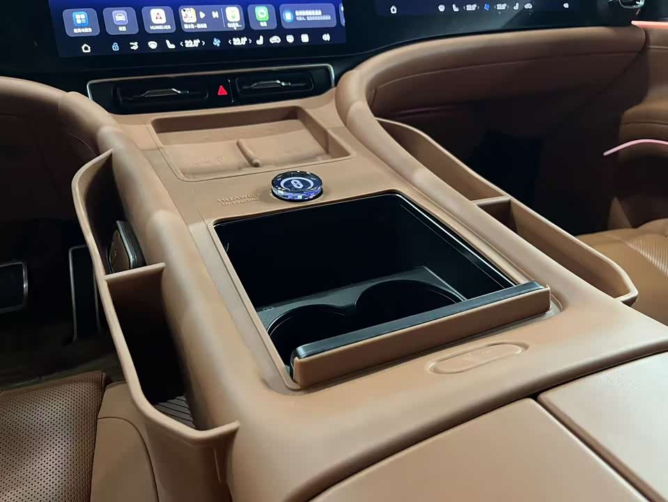 AITO Ask the world M9