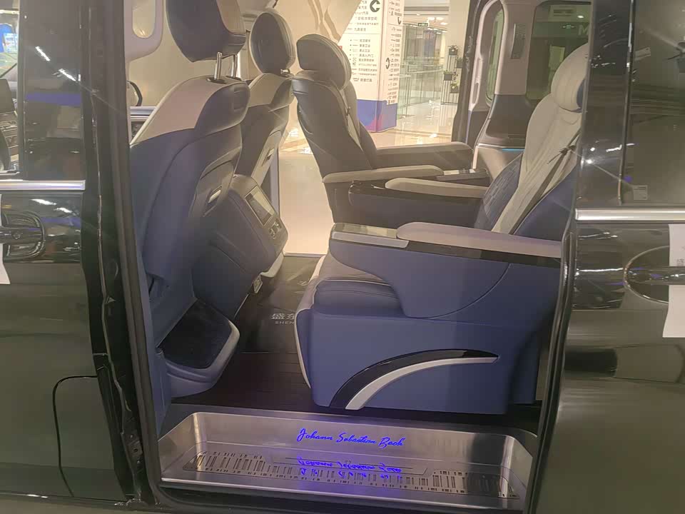 Mercedes-Benz V-class