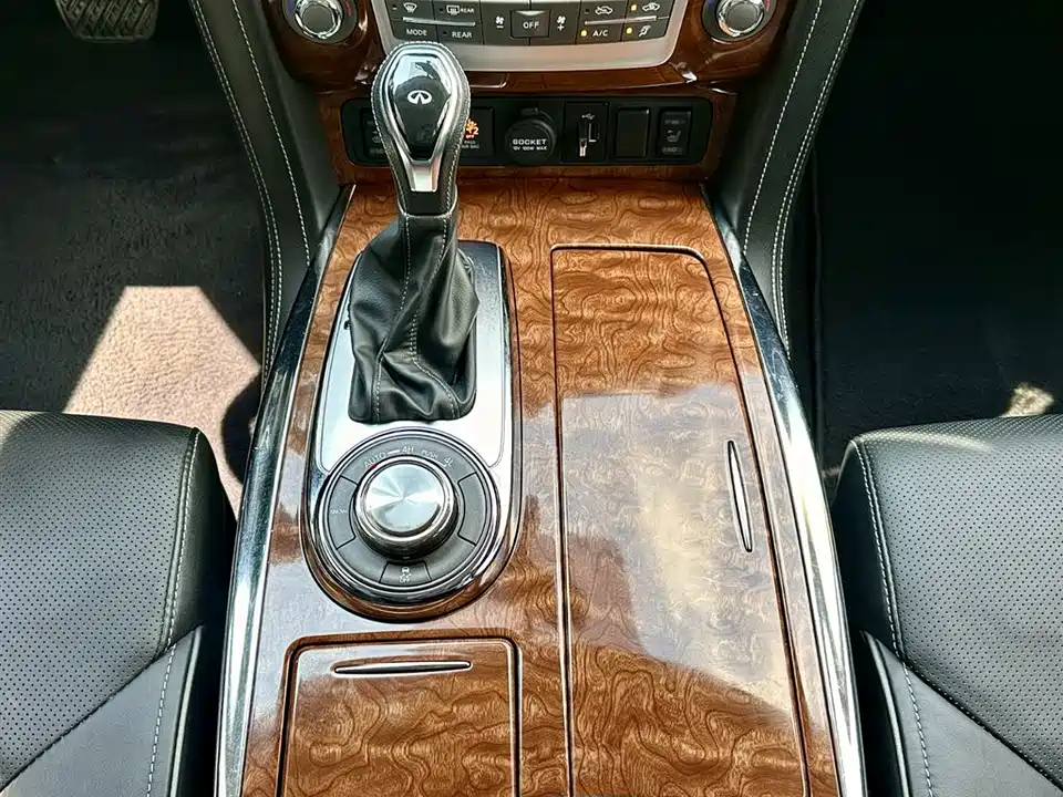 Infiniti QX80