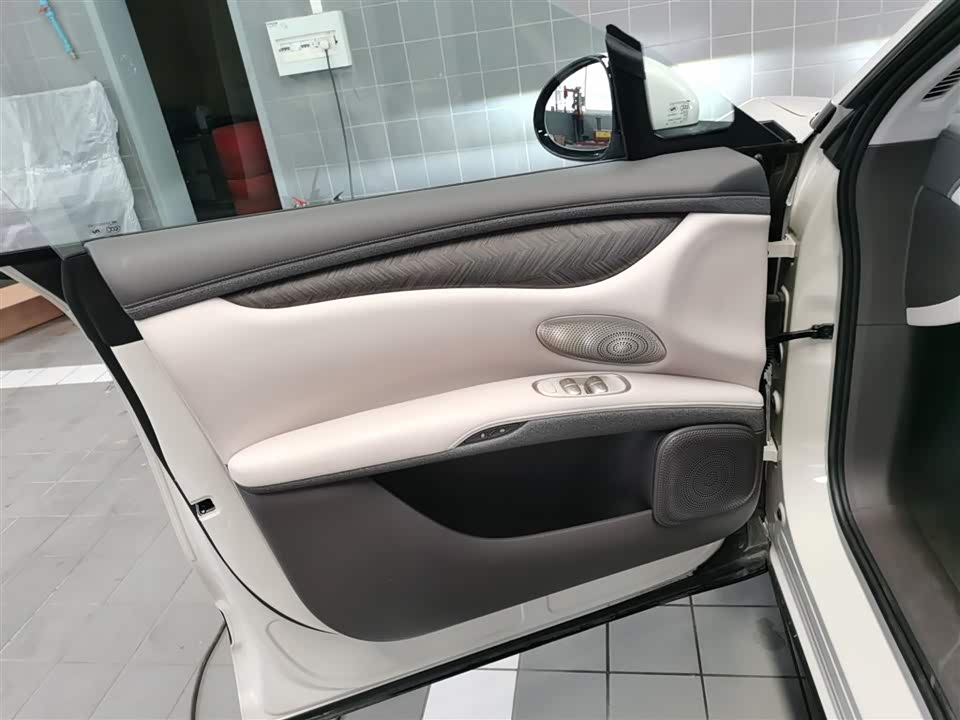IM Motors Zhiji LS6 IM Motors Zhiji LS6