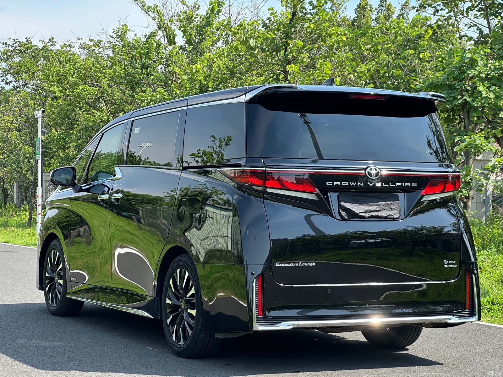 Toyota Alphard, 2024 4