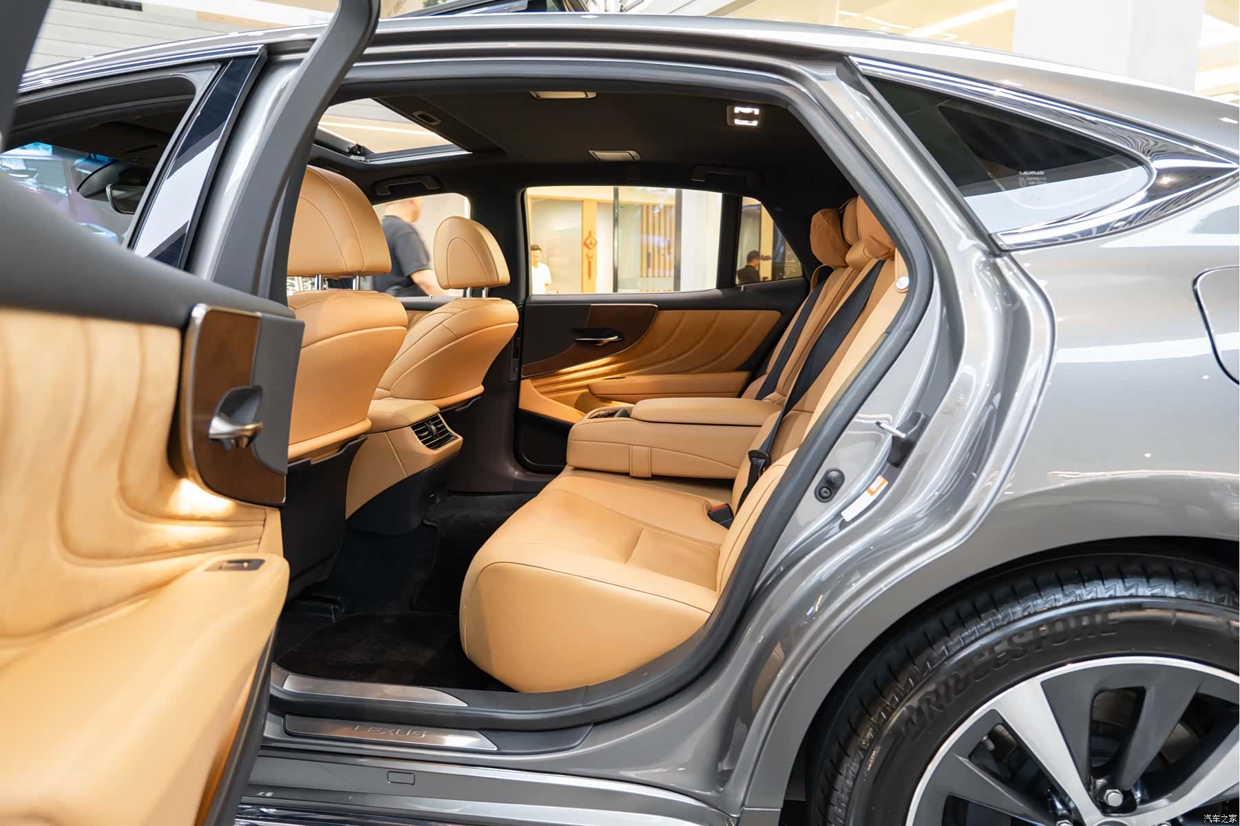 Lexus LS, 2022 10
