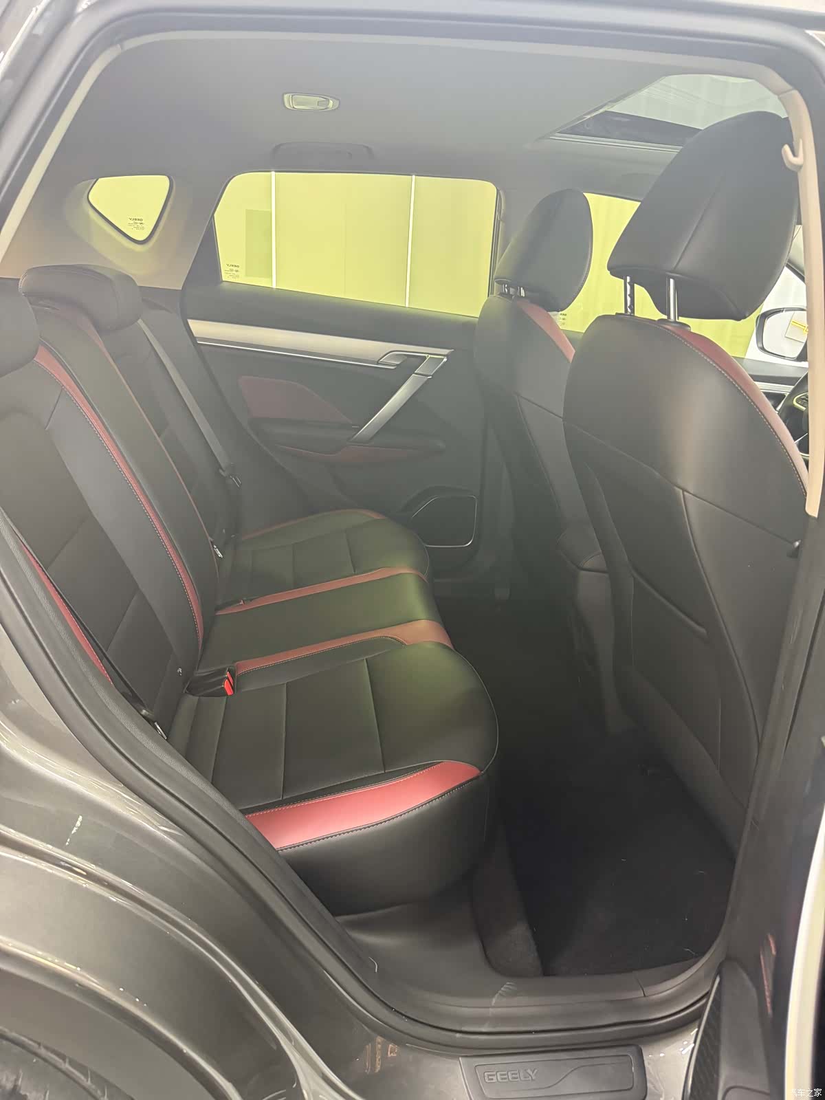 Geely Coolray, 2022 13