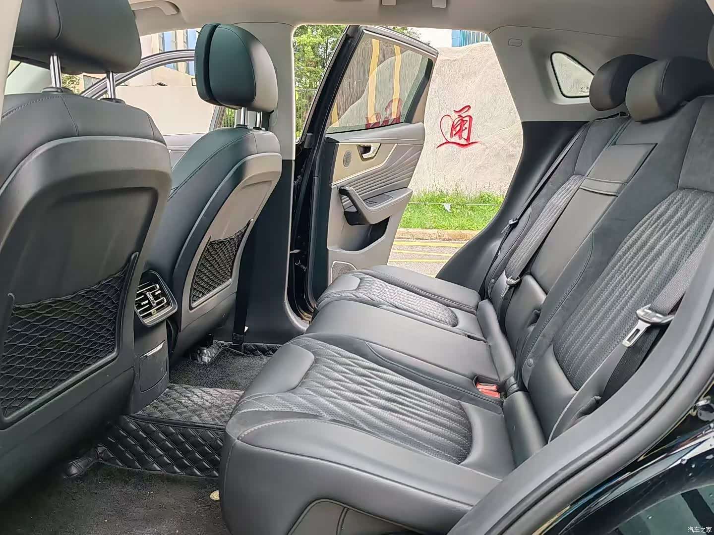 Hongqi HS5, 2024 6