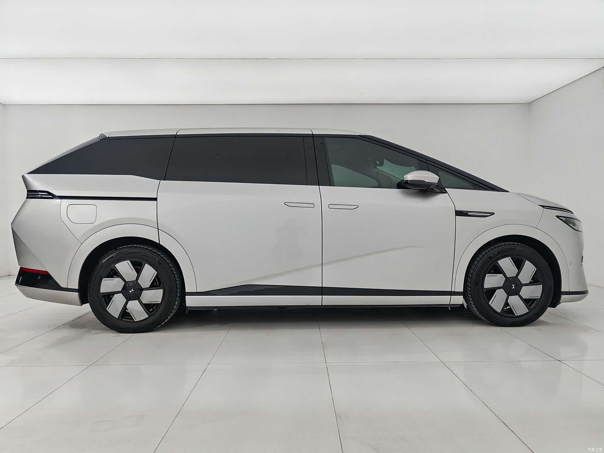 Xpeng X9, 2024 8