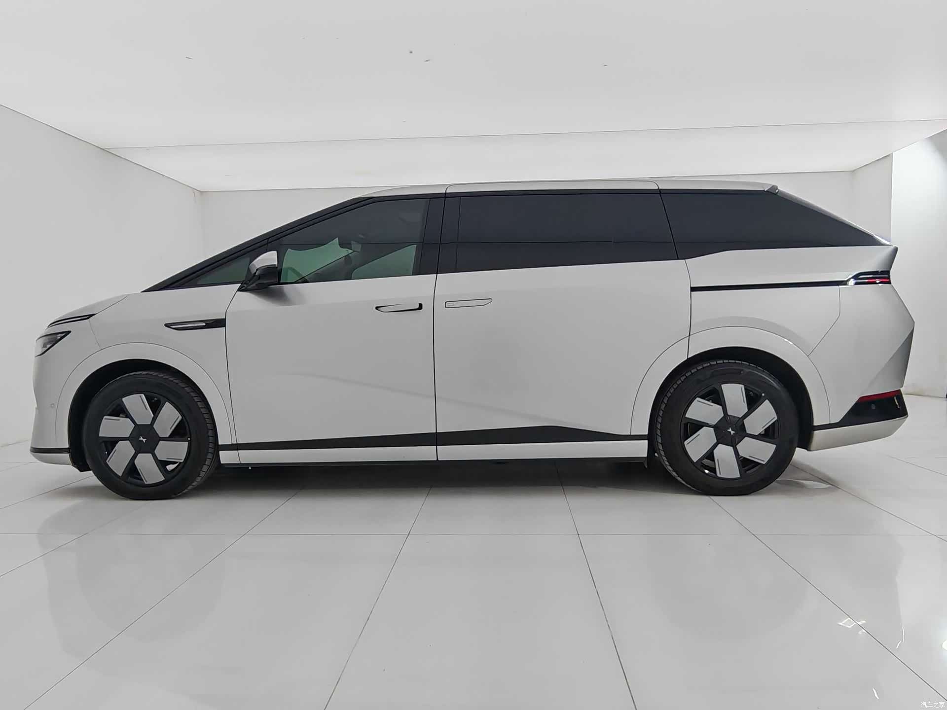 Xpeng X9, 2024 7