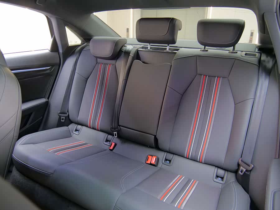 Audi A3 2024, фото 16