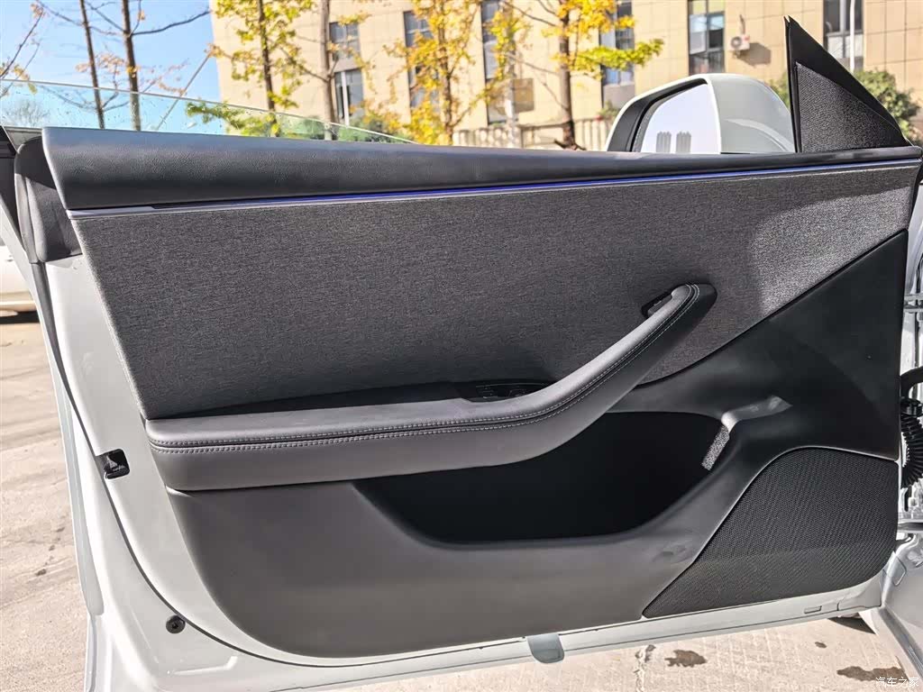 Tesla Model 3, 2025 12