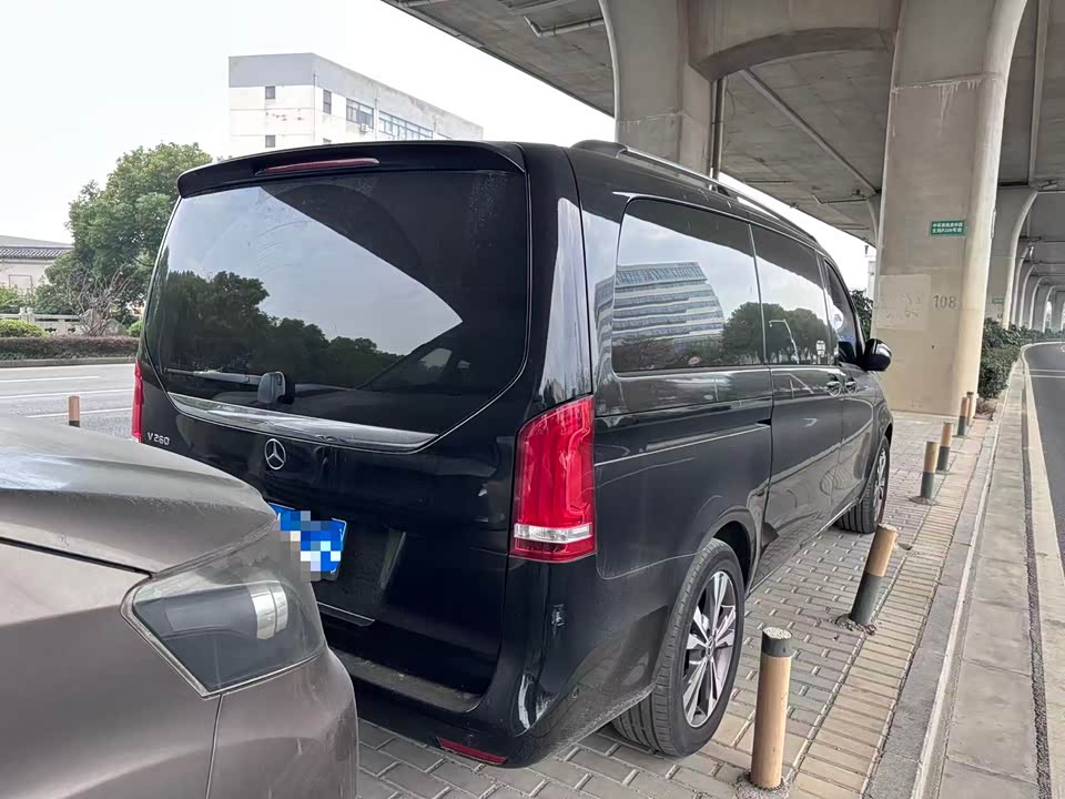 Mercedes-Benz V-class