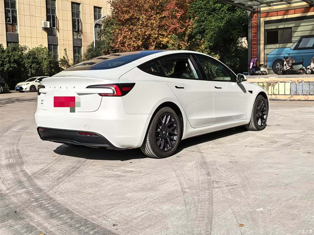 Tesla Model 3, 2025 18