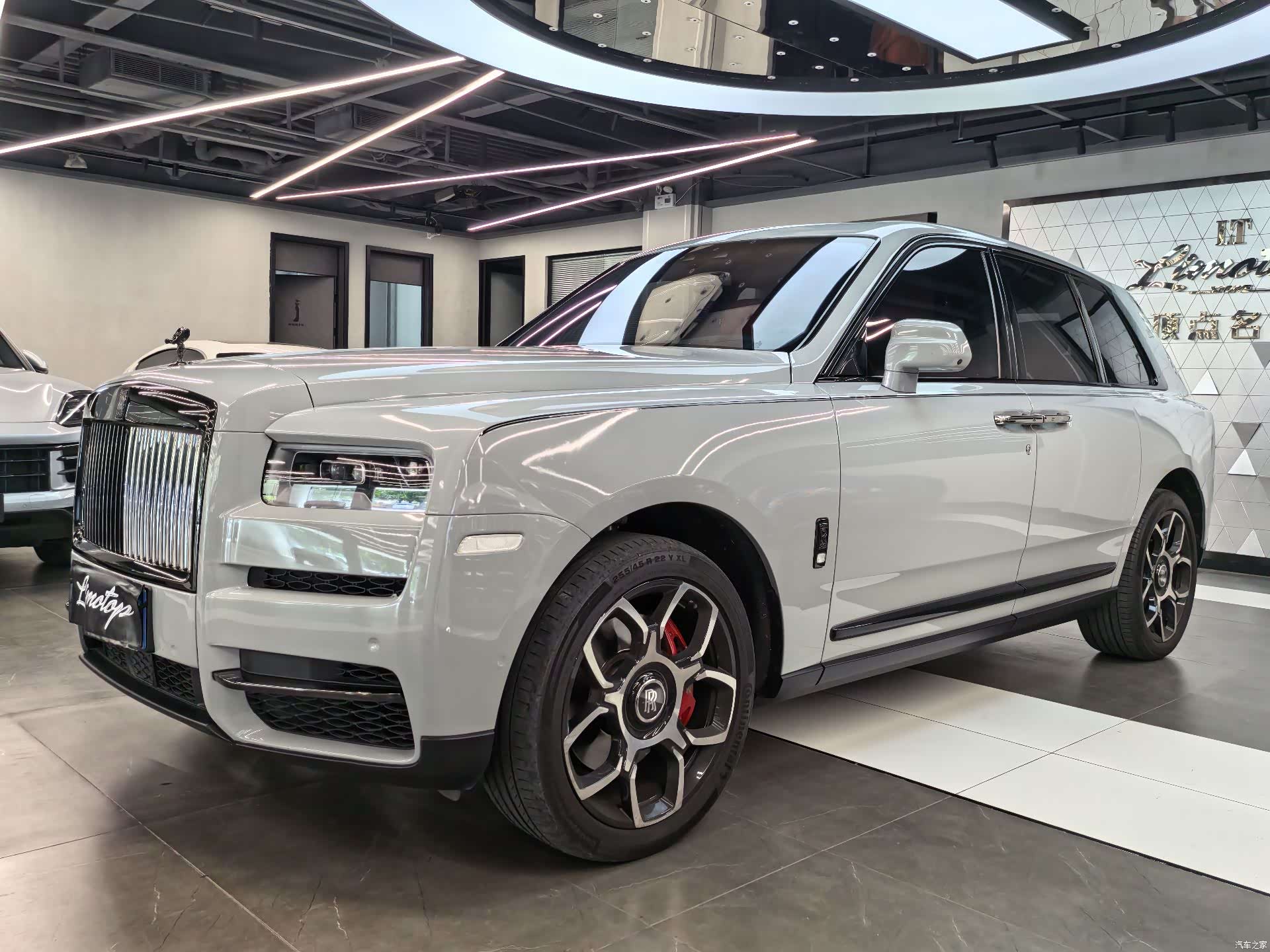 Rolls-Royce Cullinan, 2021 3