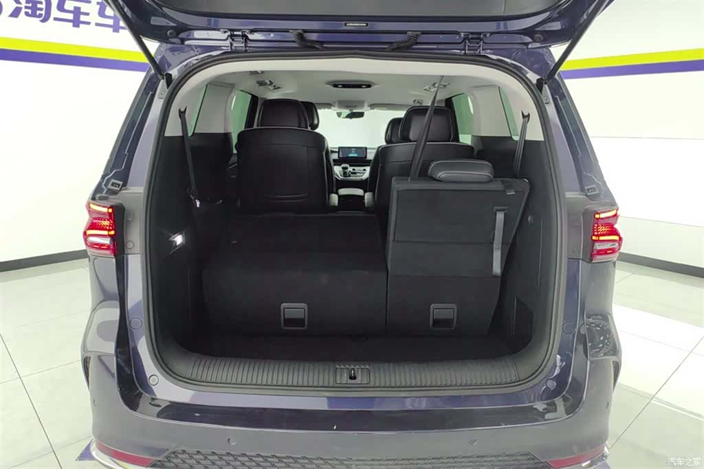 Roewe iMAX8, 2022 4