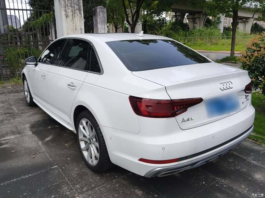 Audi A4L, 2020 все фото