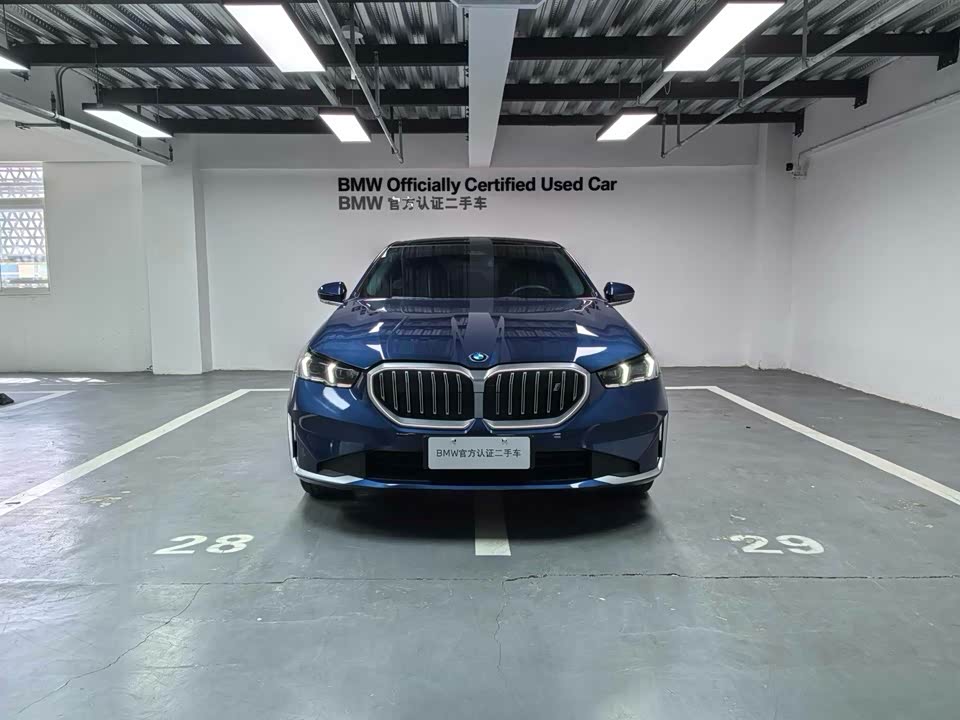 BMW i5