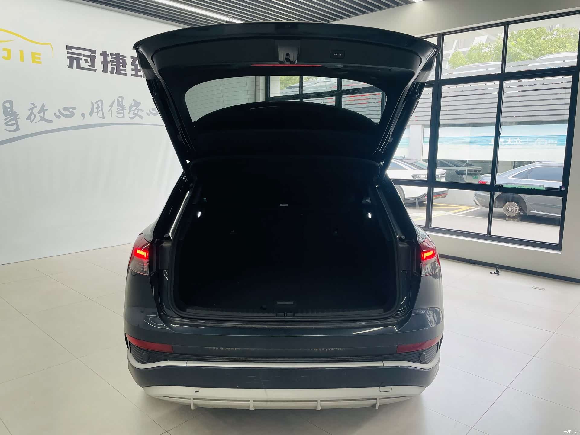 Audi Q4 e-tron, 2023 13