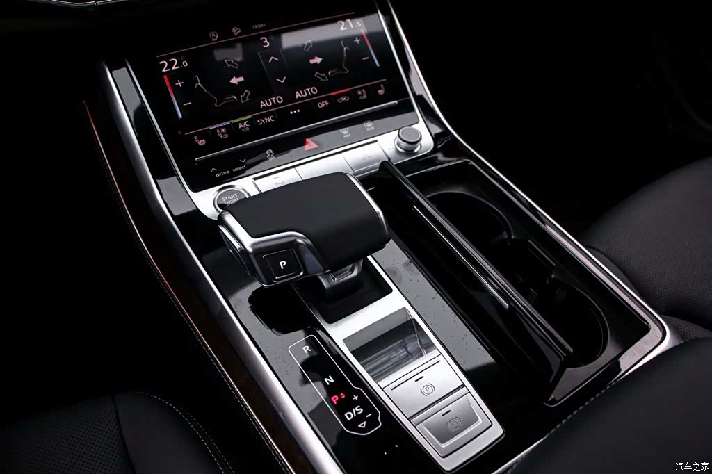 Audi Q7, 2025 9