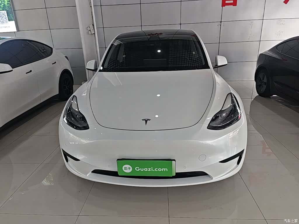 Tesla Model Y, 2022 3