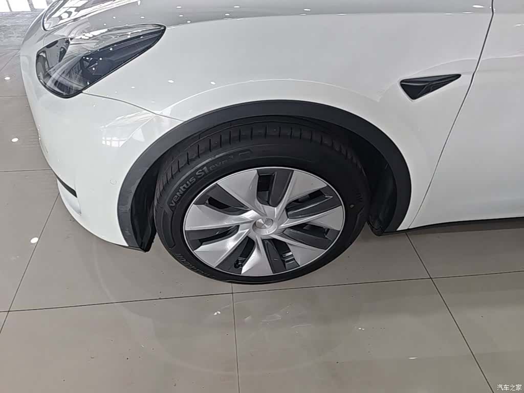 Tesla Model Y, 2022 23