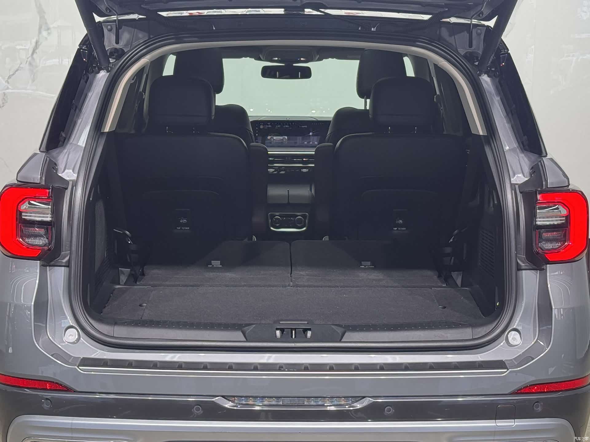 Ford Explorer, 2023 22