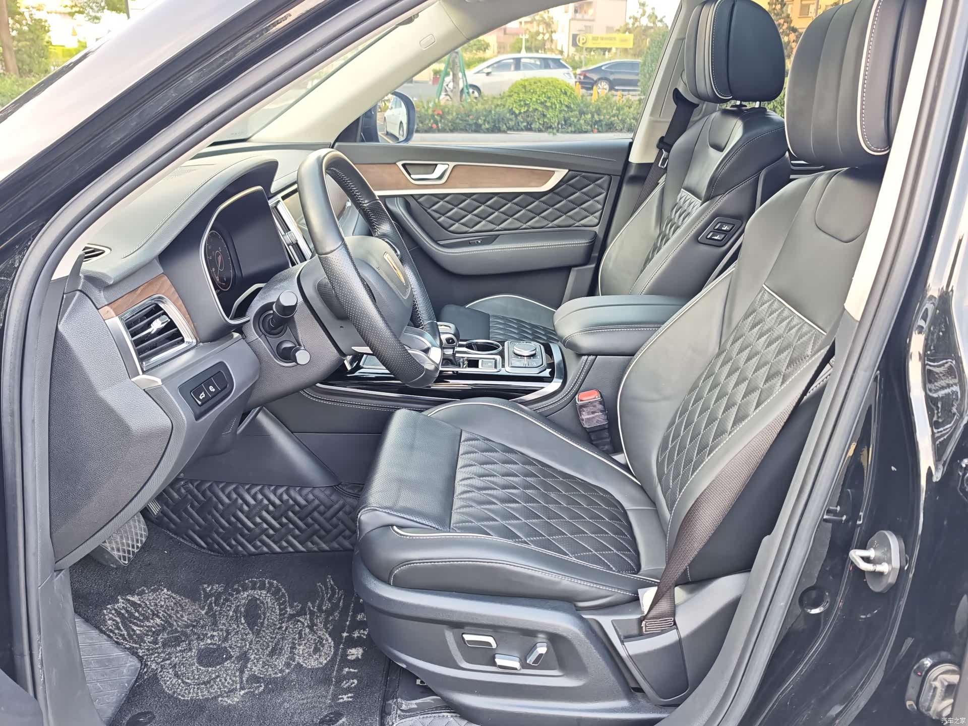 Hongqi HS7, 2021 12