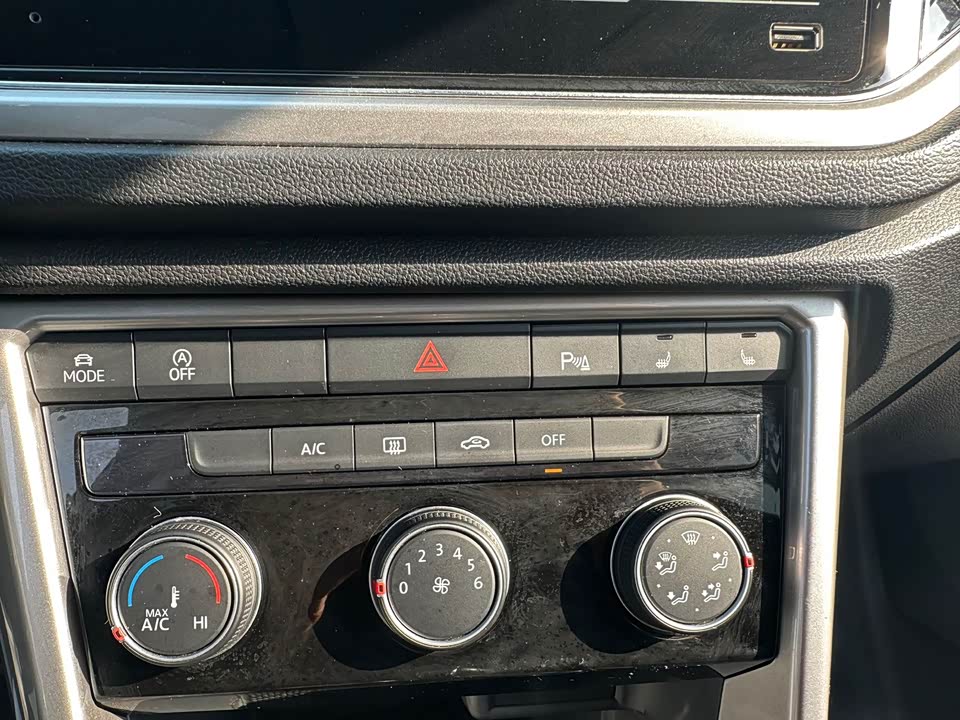 Volkswagen T-ROC exploring Songs