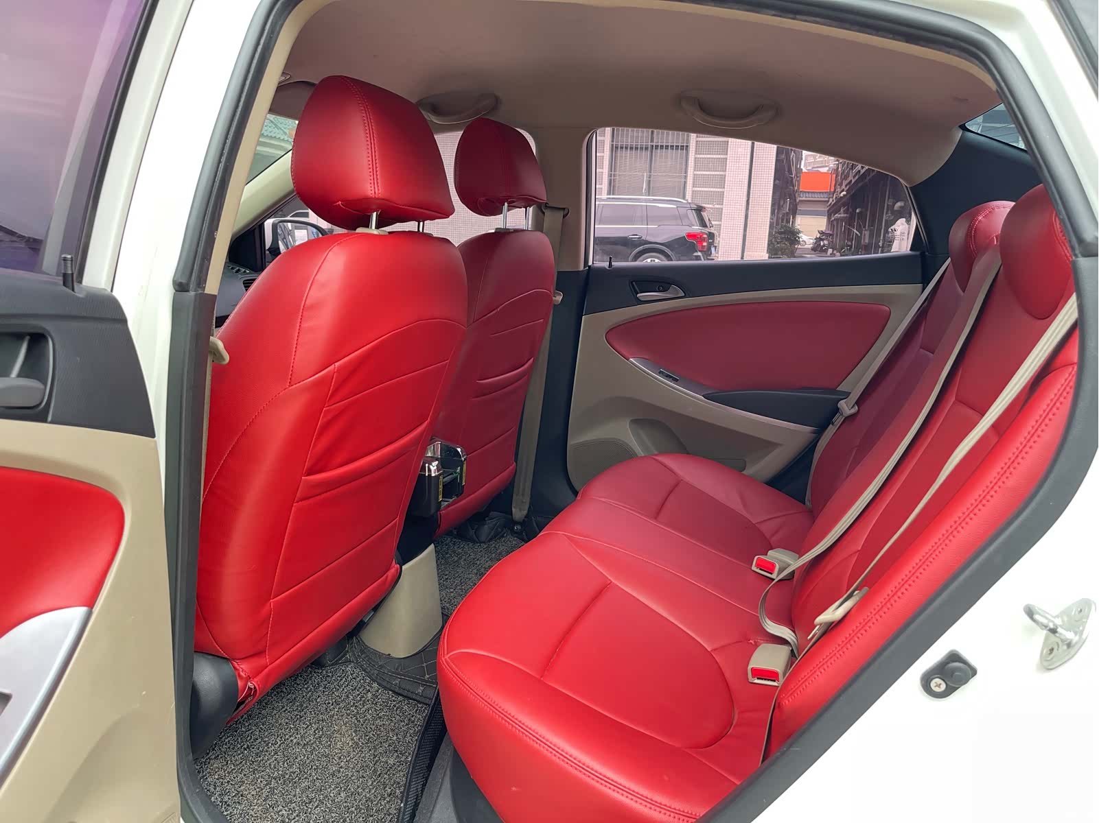 Hyundai GLS, 2016 9