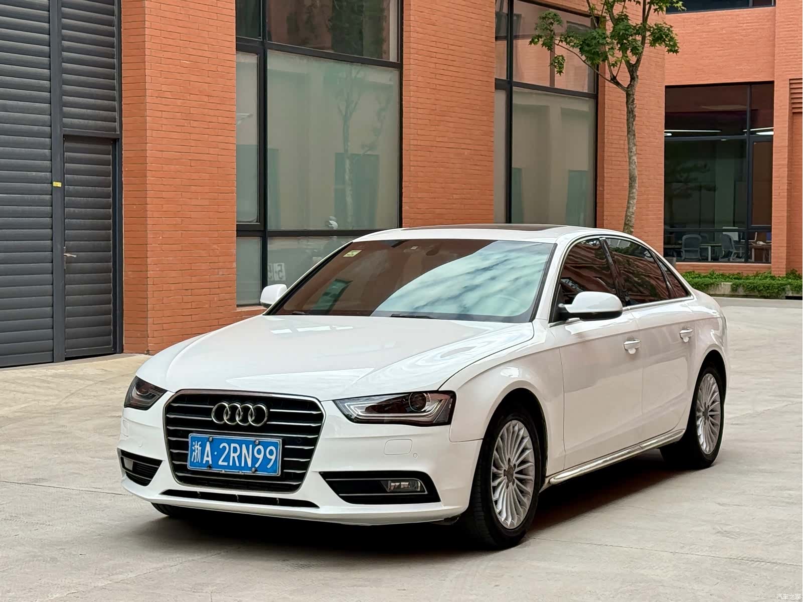 Audi A4L, 2016 1