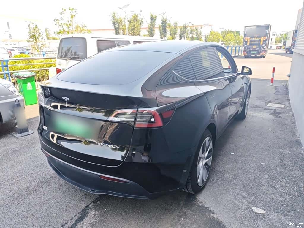 Tesla Model Y, 2023 7