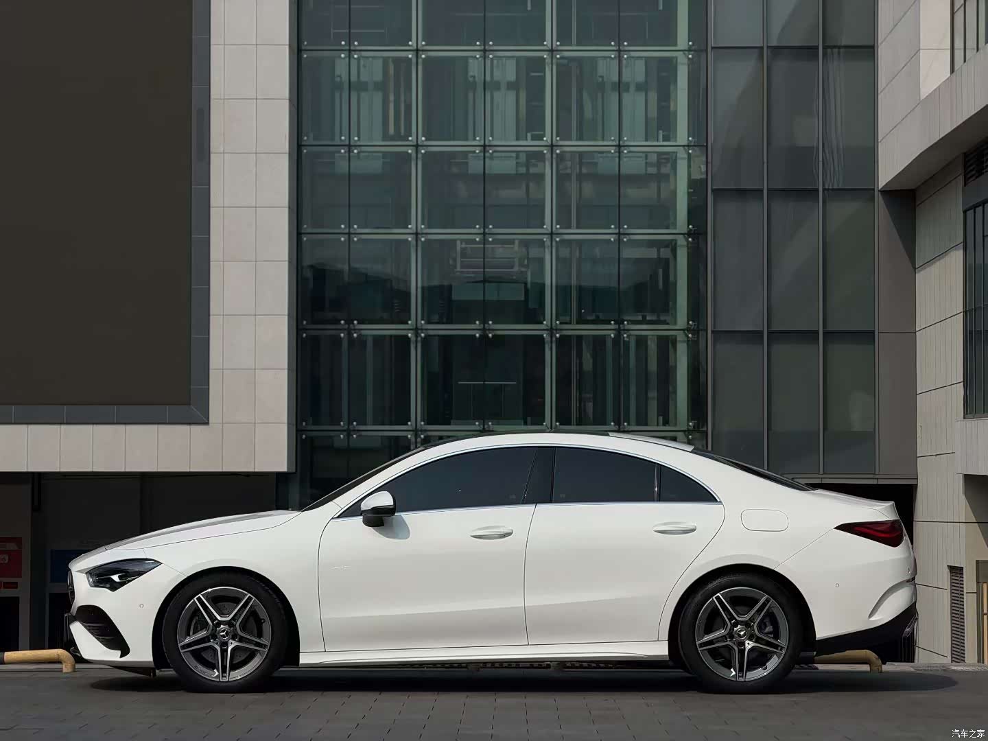 Mercedes-Benz CLA, 2024 3
