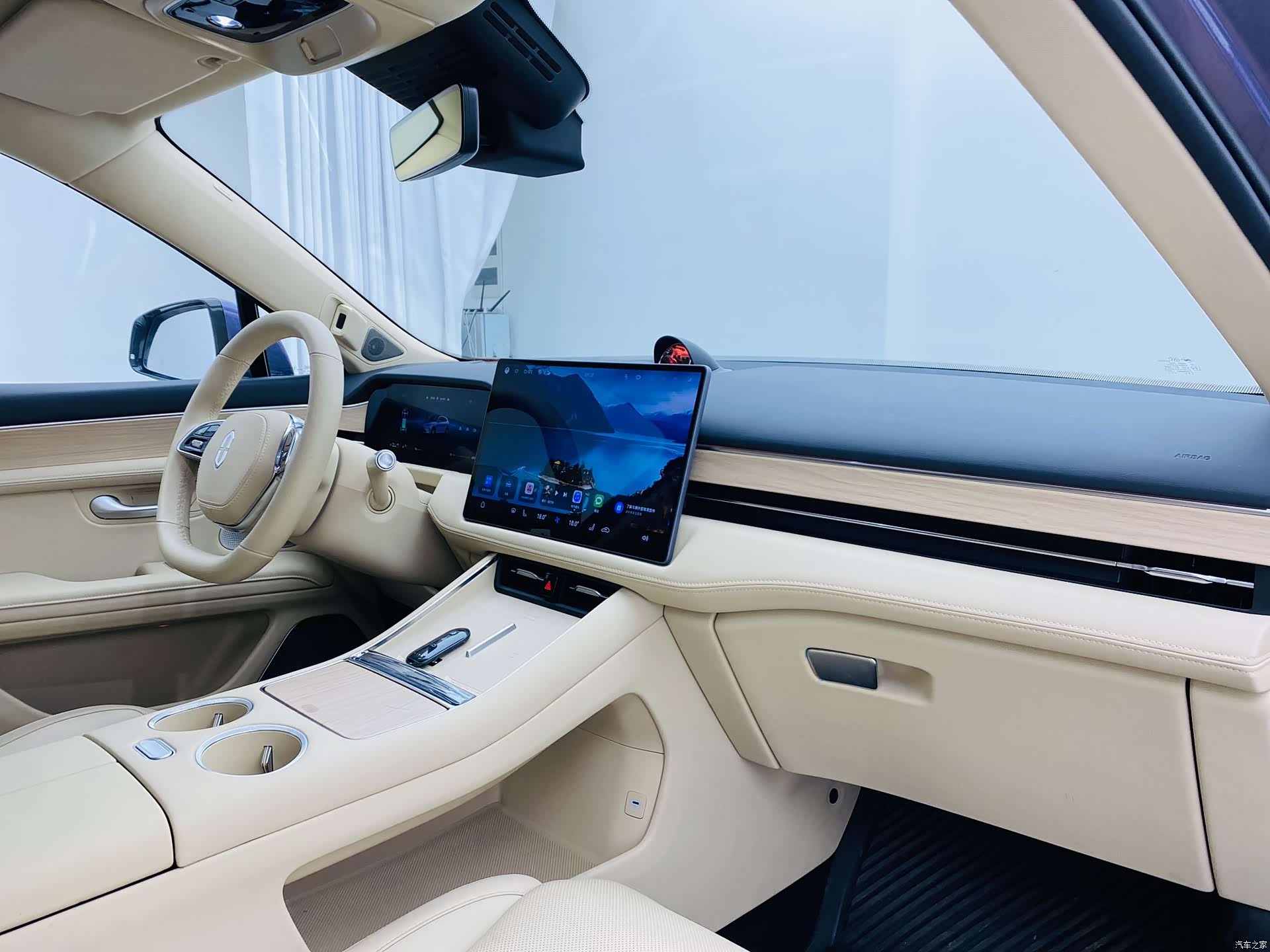 AITO M5, 2025 12