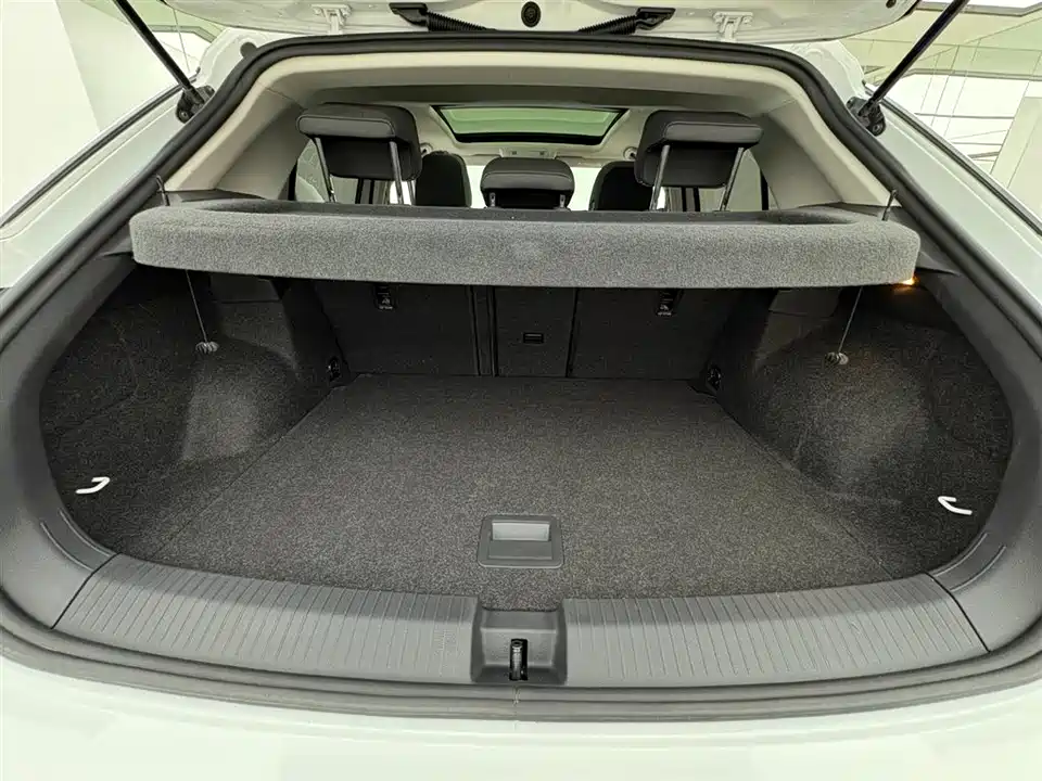 Volkswagen T-ROC exploring Songs