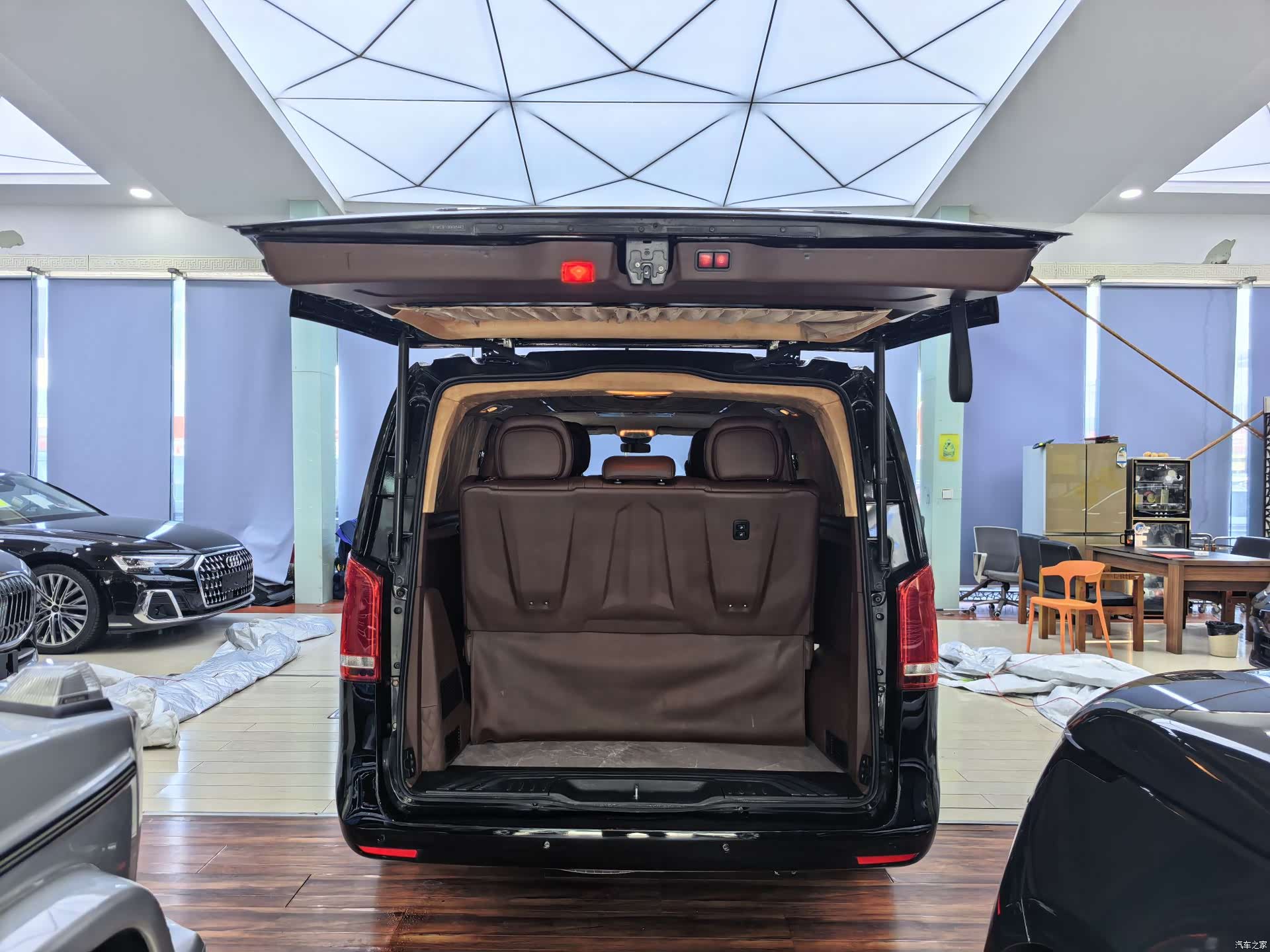 Mercedes-Benz VI, 2019 16