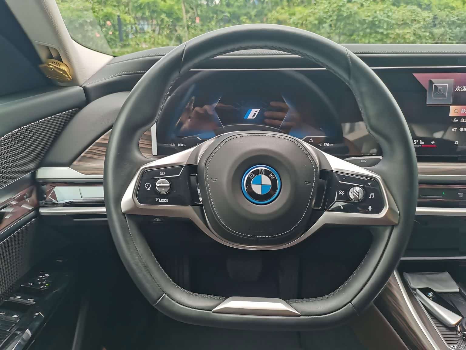 BMW i7, 2025 12