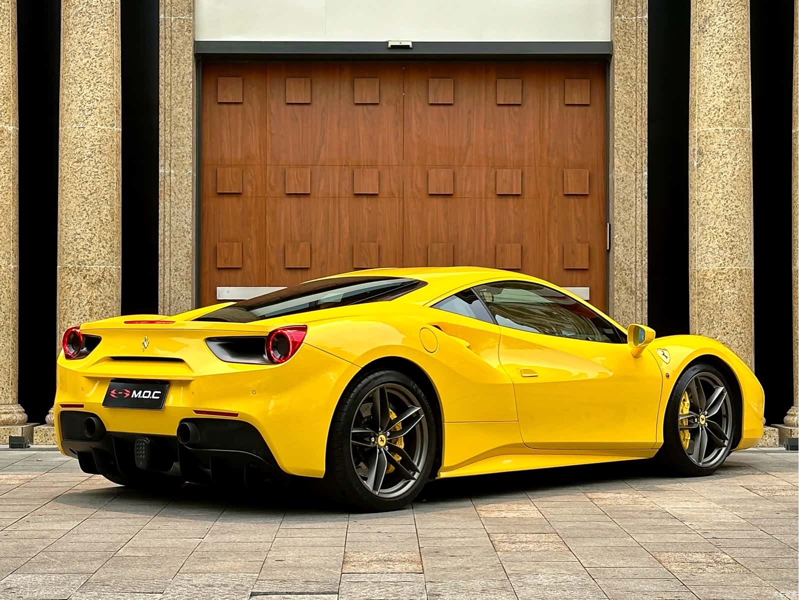 Ferrari 488, 2017 7