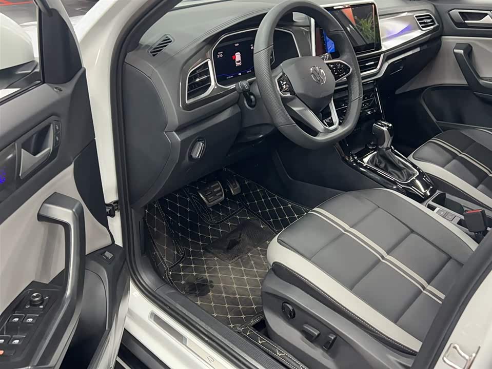 Volkswagen T-ROC exploring Songs