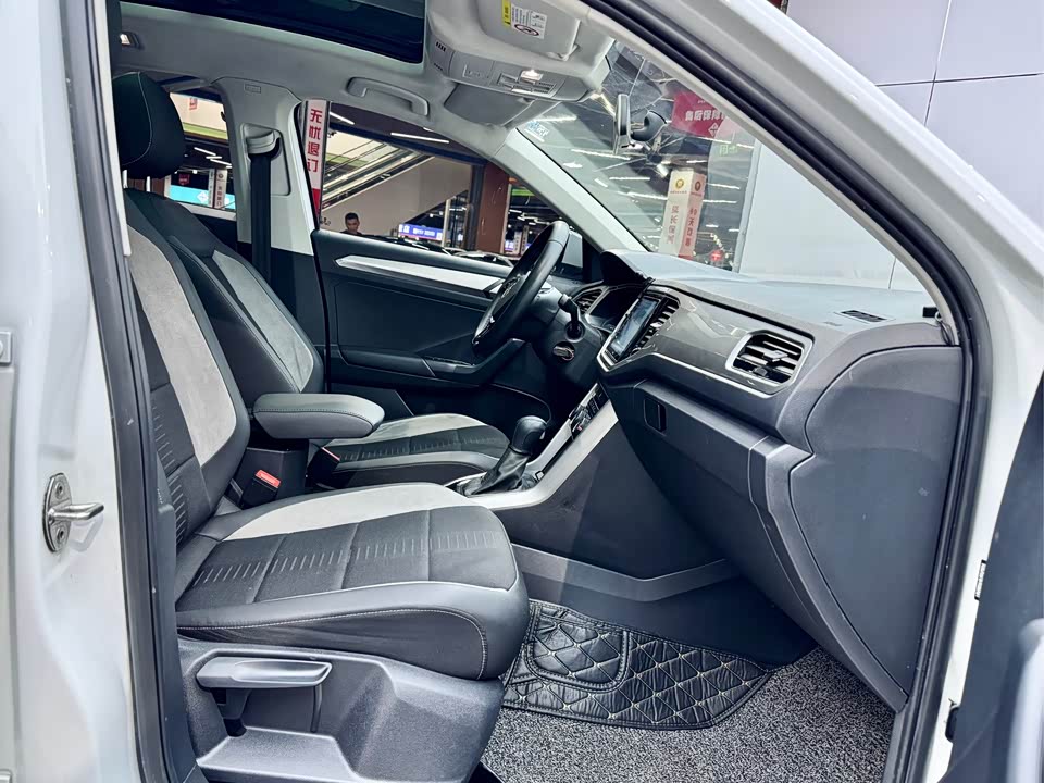 Volkswagen T-ROC exploring Songs