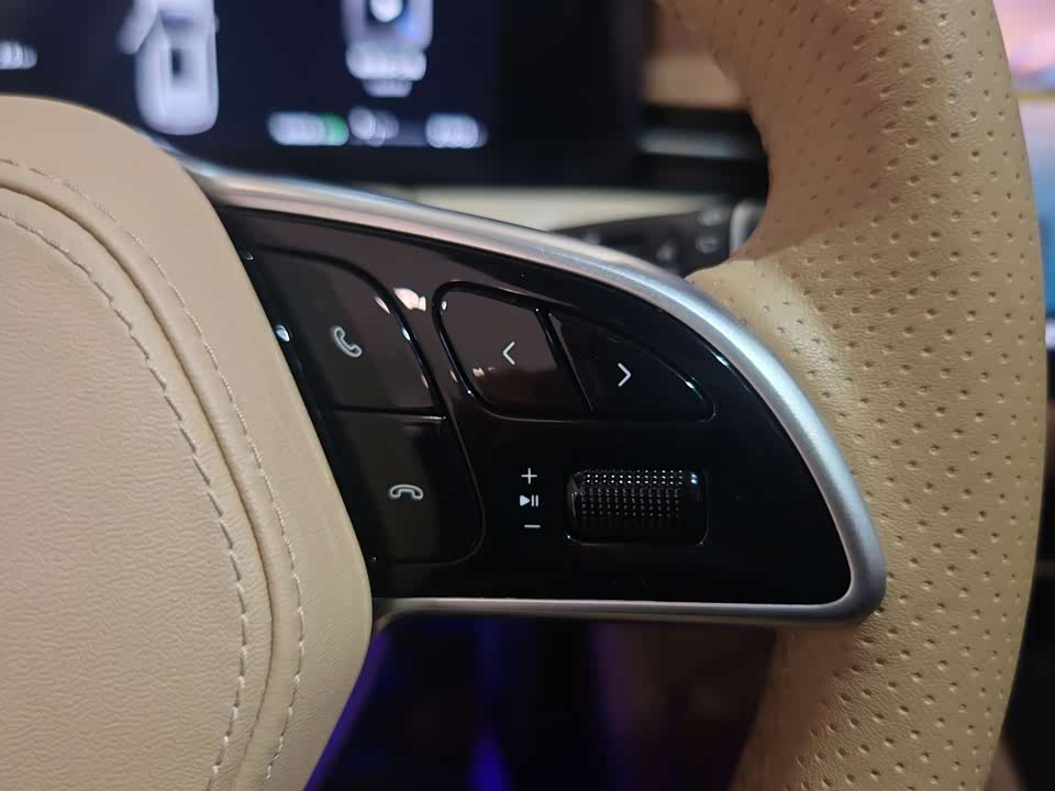 AITO Ask the world M7