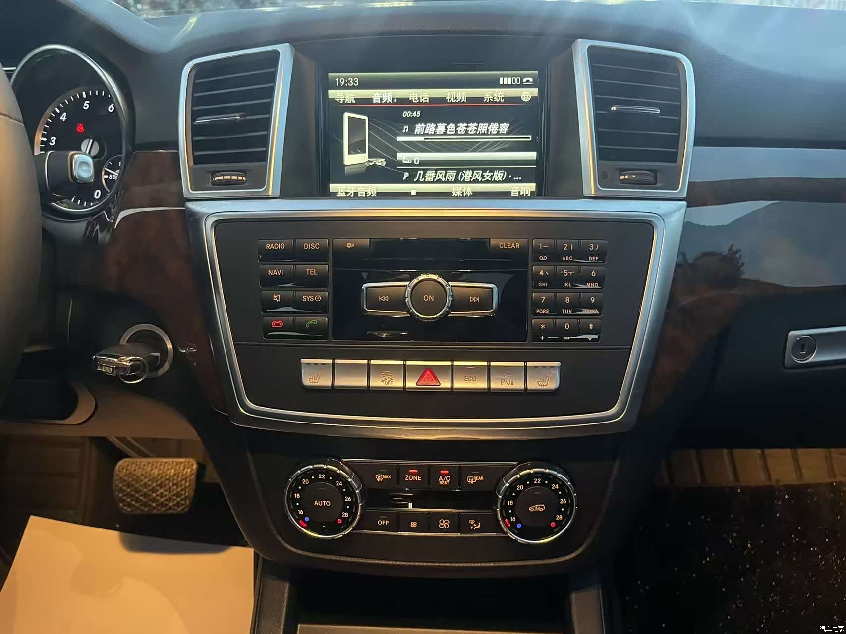 Mercedes-Benz M-Class, 2015 21