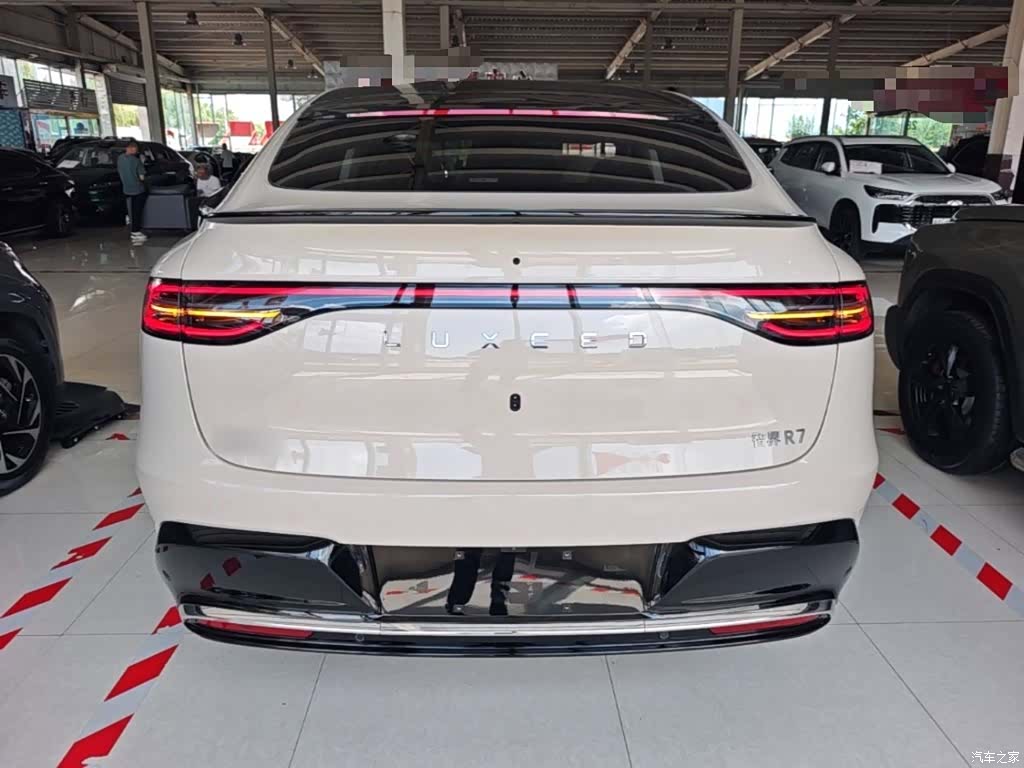 Luxeed R7, 2026 6